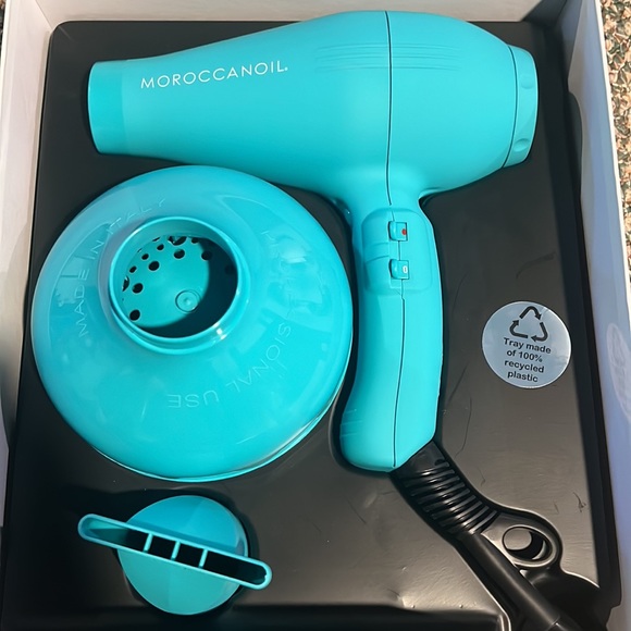 Moroccanoil hairdryer. Open box and appears unused. Best offer - Picture 2 of 4